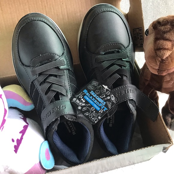 Skechers boys sneakers. New in box. Size 2 - Picture 2 of 7